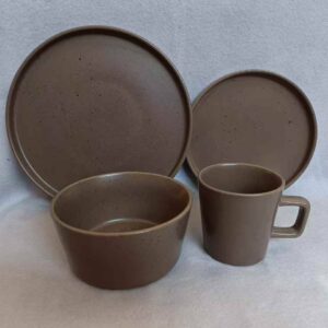 Ceramic dinner set