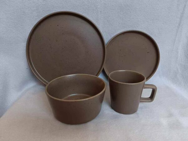 Ceramic dinner set